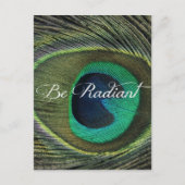 Seien Sie ein strahlendes Zitat mit der Pfauenfede Postkarte (Vorderseite)