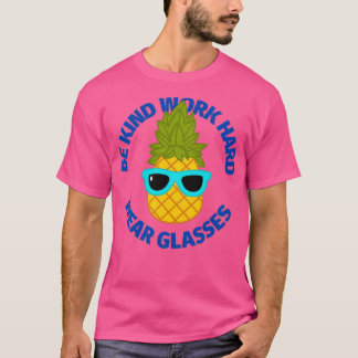 Seien Sie freundlich arbeiten harte Brille Ananas  T-Shirt