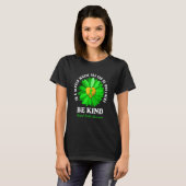 Seien Sie freundlich grüne Multifunktionsblume Son T-Shirt (Vorne ganz)