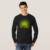 Seien Sie freundlich grüne Multifunktionsblume Son T-Shirt (Vorne ganz)