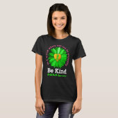 Seien Sie freundlich grüne Multifunktionsblume Son T-Shirt (Vorne ganz)