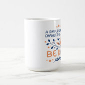Seien Sie freundlich - inspirierende BlumenTypogra Kaffeetasse (Mittel)