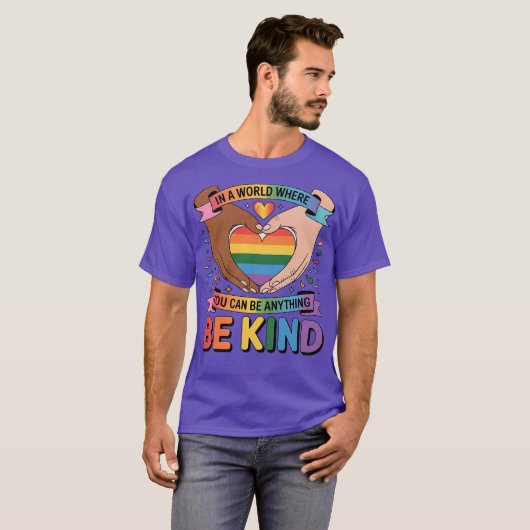 Seien Sie freundlich LGBTQ Rainbow Heart Unity & P T-Shirt (Vorne ganz)