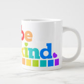 Seien Sie freundlich Regenbogen Grafik Text Slogan Jumbo-Tasse (Rechts)