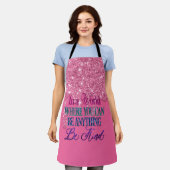 Seien Sie freundlich rosa Drilling-Glitzer Schürze (Getragen)