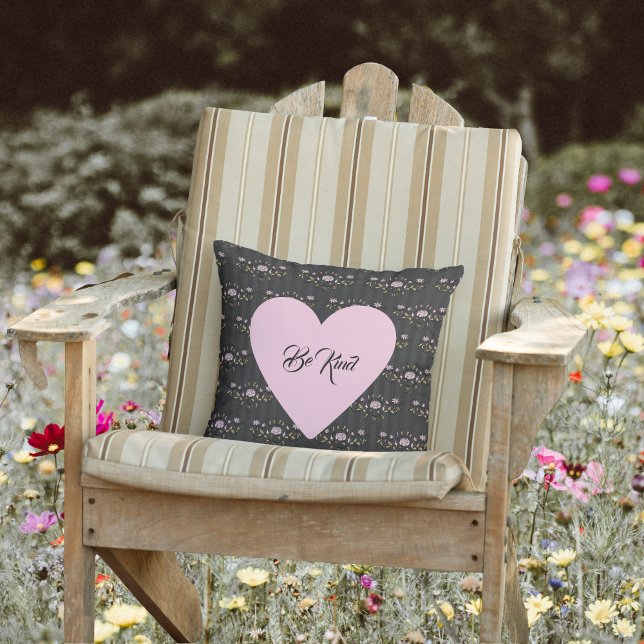 Seien Sie freundlich rosa Herz auf winzigen Rose u Kissen (Von Creator hochgeladen)