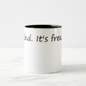 Seien Sie freundlich und kostenlos - inspirierende Zweifarbige Tasse (Mittel)