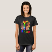 Seien Sie freundlich und sprechen Sie LGBTQ+ Gay L T-Shirt (Vorne ganz)