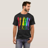 Seien Sie freundlich und sprechen Sie LGBTQ-Lehrer T-Shirt (Vorne ganz)