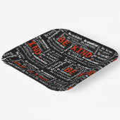 Seien Sie freundlicher Inspirationstext auf schwar Pappteller (Gewinkelt)