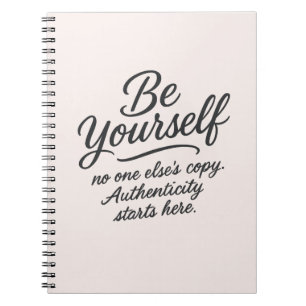 Seien Sie Ihr selbst inspirierendes Zitat Typograf Notizblock