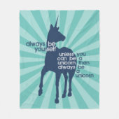 Seien Sie immer ein lustiges Einhorn Fleecedecke (Vorderseite)