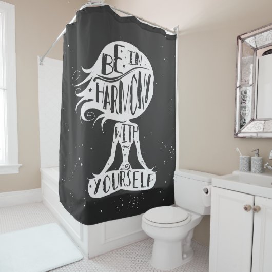 Seien Sie in Übereinstimmung mit selbst Duschvorhang (Beispiel)