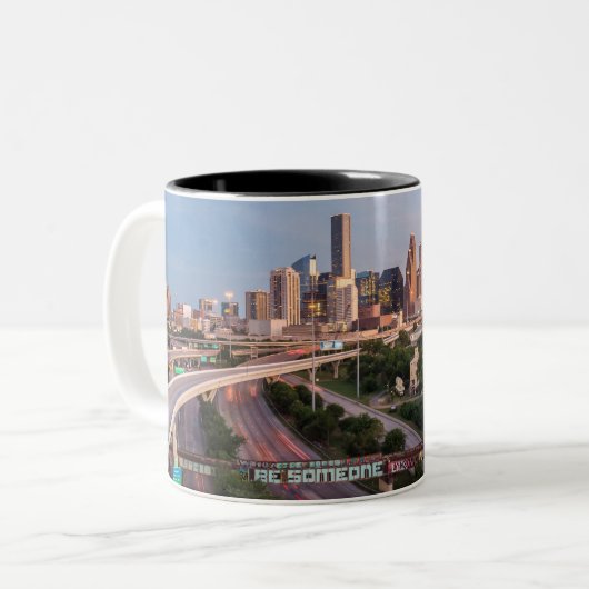 Seien Sie jemand in Houston, Texas Zweifarbige Tasse (Vorderseite Links)