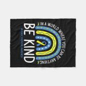 Seien Sie Kind Rainbow World Down Syndrome Awarene Fleecedecke (Vorderseite (Horizontal))
