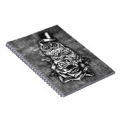 Seien Sie kluge Tätowierungsarteule auf digitaler Notizblock (Rechte Seite)