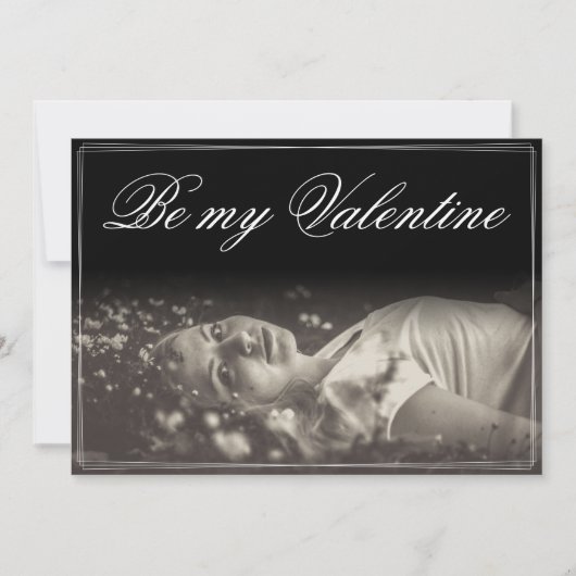 Seien Sie meine Valentinin - lügende junge Frau (Vorderseite)