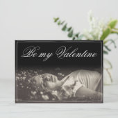 Seien Sie meine Valentinin - lügende junge Frau (Stehend Vorderseite)