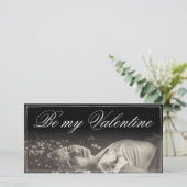 Seien Sie meine Valentinin - lügende junge Frau (Stehend Vorderseite)