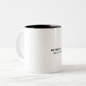 Seien Sie mutig oder kursiv Zweifarbige Tasse (Vorderseite Links)