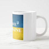 Seien Sie mutig wie die in der Ukraine texturierte Jumbo-Tasse (Rechts)