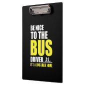 Seien Sie nett zum Busfahrer Omnibus Bus mit dem B Klemmbrett (Links)