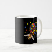 Seien Sie nette Autismus Bewusstsein Bee Puzzle Pi Kaffeetasse (VorderseiteRechts)