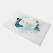 Seien Sie nette Frauen, inspirierende Schmetterlin Fußmatte (Schrägansicht)