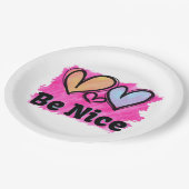 Seien Sie nette Wasserfarbenherzen Pappteller (Schrägansicht)