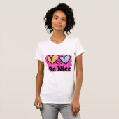 Seien Sie nette Wasserfarbenherzen T-Shirt (Vorne ganz)