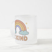 "Seien Sie netter Regenbogen - farbenfrohe Zitatge Mattglastasse (Vorderseite Links)