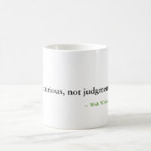 Seien Sie neugierig nicht judgmental., Kaffeetasse (Mittel)