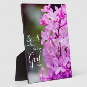 Seien Sie noch Psalm 46:10 Lila Lilac-Blume Fotoplatte (Seite)