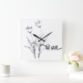 Seien Sie noch schwarz und weiß Stift Sketch Tulip Quadratische Wanduhr (Zuhause)