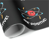Seien Sie positiv lustig Physik Atom Pun Dark BG Geschenkpapier (Rolleneckpunkt)