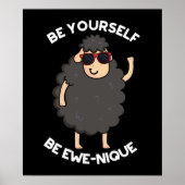 Seien Sie selbst Ewenique Funny Sheep Pub Dark BG Poster (Vorne)
