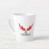 Seien Sie selbst - Minimalistisches Angebotsdesign Milchtasse (Linke Ecke)