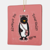 Seien Sie selbst rosa Pinguin Keramikornament (Links)