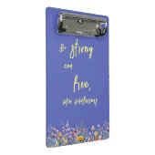 Seien Sie stark und frei wie Wildblumen | Wildblum Mini Klemmbrett (Schrägansicht)