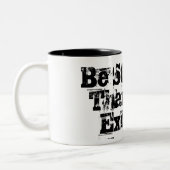 Seien Sie stärker als Ihre Ausreden, robustes Skri Zweifarbige Tasse (Links)