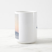Seien Sie still und kennen Sie die Bibelschrift Pe Kaffeetasse (Mittel)