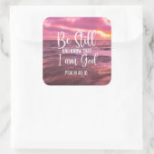 Seien Sie still und wissen Sie, dass ich Gott bin Quadratischer Aufkleber (Tasche)