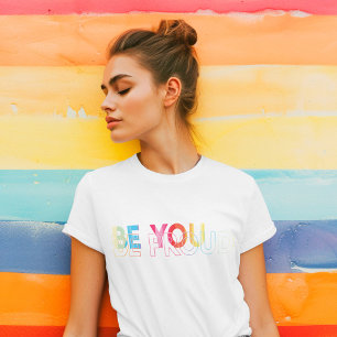 Seien Sie stolz auf LGBTQ Rainbow Heft Monogram Tri-Blend Shirt