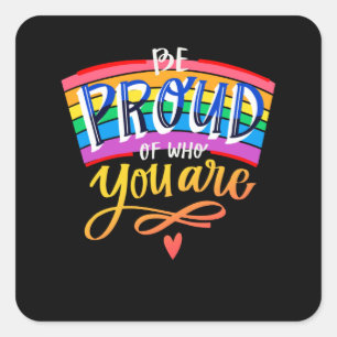 Seien Sie stolz darauf, wer Sie Gay Pride Sprichwo Quadratischer Aufkleber
