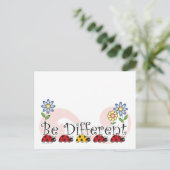 Seien Sie verschiedene Marienkäfer mit Postkarte (Stehend Vorderseite)