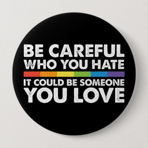Seien Sie vorsichtig, wen Sie Rainbow LGBT Gay Pri Button