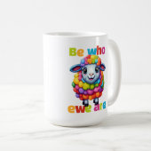 Seien Sie, wer ewe ist Rainbow Sheep Kaffeetasse (VorderseiteRechts)