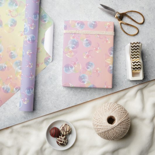 Seifenblasen auf dem Rainbow Geschenkpapier (Kunsthandwerk)