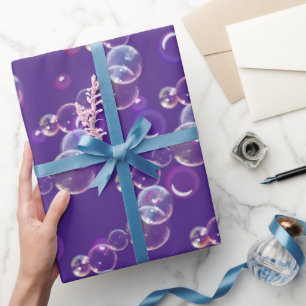 Seifenblasen auf Lila Geschenkpapier