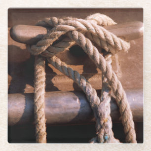 Seil gebunden an einer Boots-Krawatte Glasuntersetzer